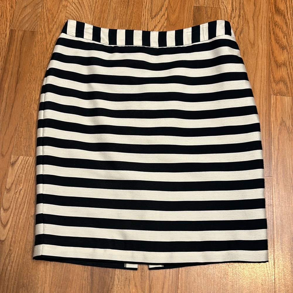 Worthington, black/white stripe retro/casual pull on pencil mini skirt. Size 10. - Picture 1 of 17